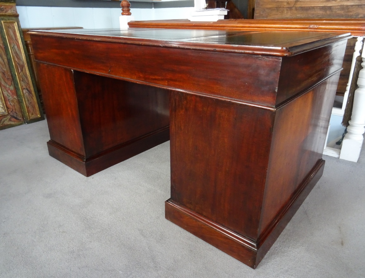 Pedestal Desk  (19).JPG